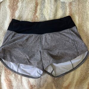 Lululemon Mid rise speedup shorts!